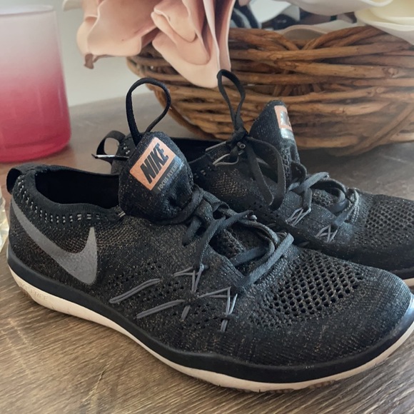 Nike free size 7 black and gold - Picture 4 of 5